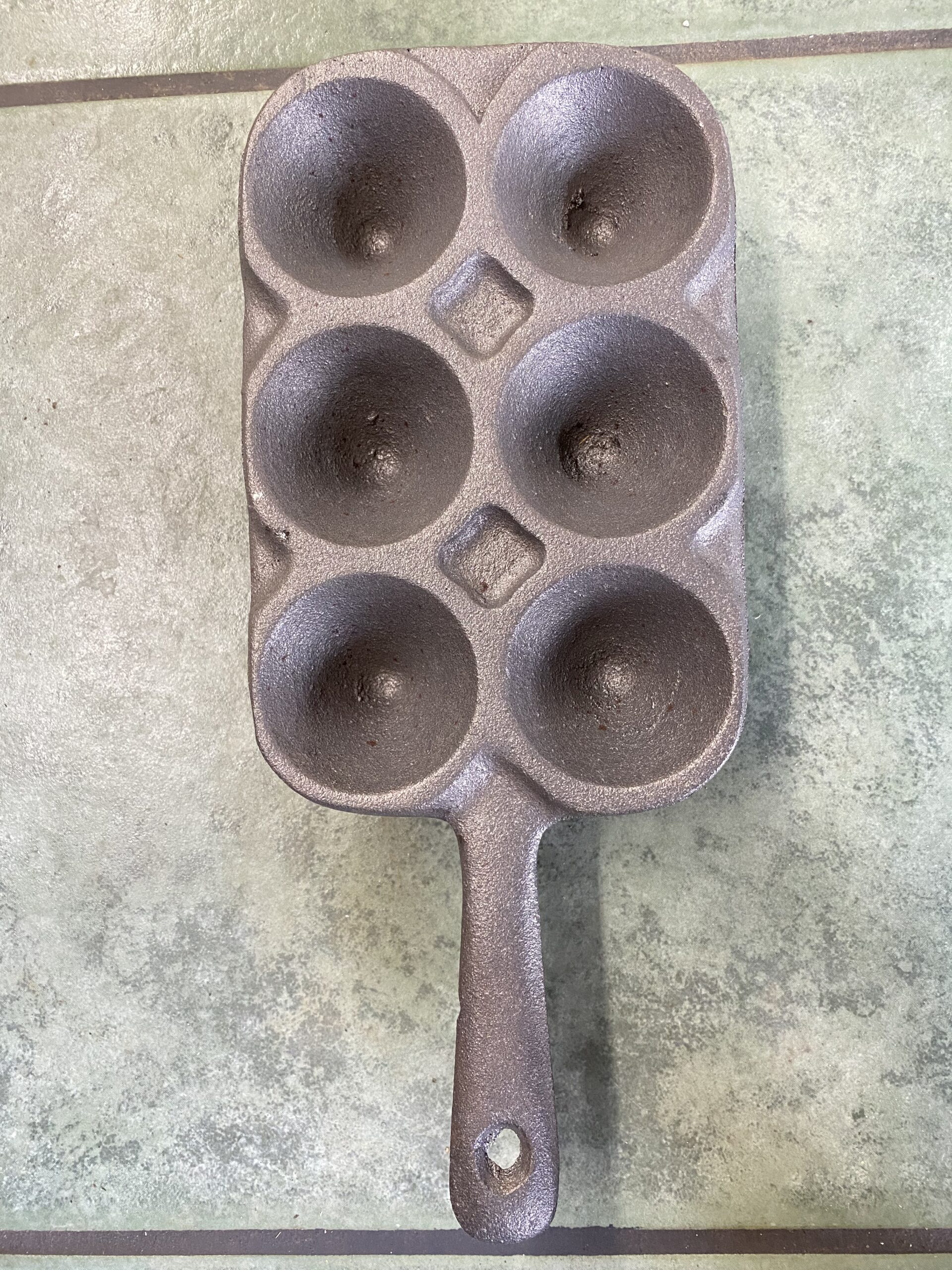 Pouring mold 6 depression standard assay cast iron